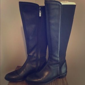 Black leather flat boots